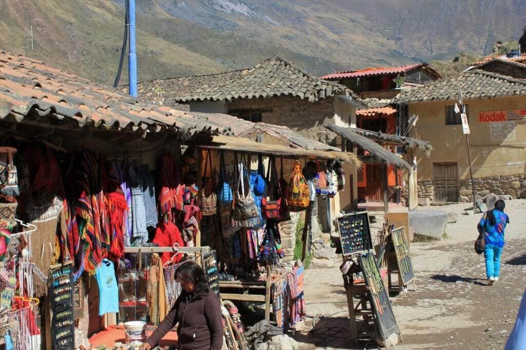 urlaub-peru-gay-inka-trail-reisen-schwul-reisen-individuell-rundreise-buchen-inka-markt-valle-sagrado