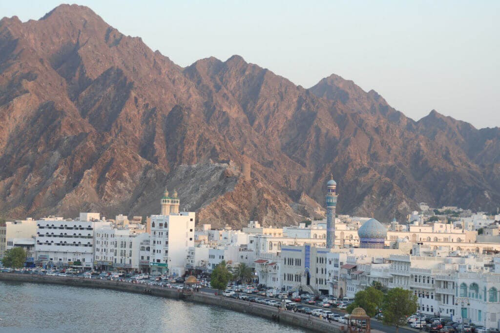 schwule-rundreise-reisen-gay-oman-planen-mietwagen-reisespezialist-lgbti-orient-muscat-reiseinfos