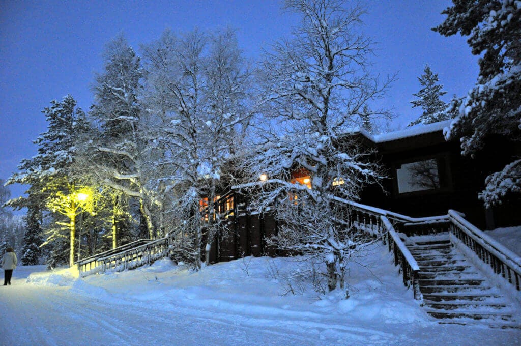 gay-aktiv-Finnland-gayfriendly-hotel-hundeschlittentour-lappland-gay-reise-buchen-winter-unterwegs