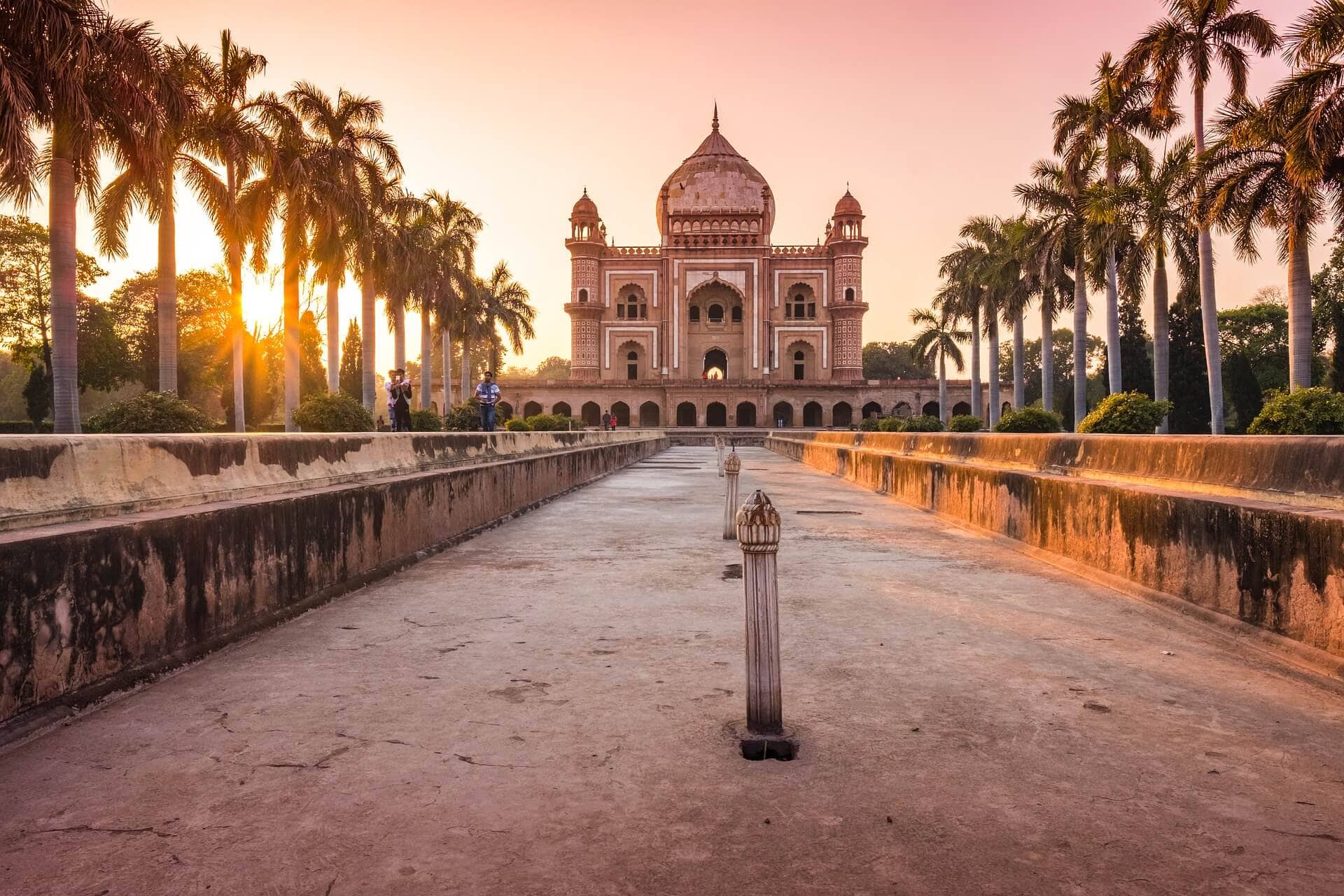 lesbisch-reisen-nach-indien-reise-buchen-lgbti--individuell-geplante-rundreise-kerle-reisen-delhi-mausoleum