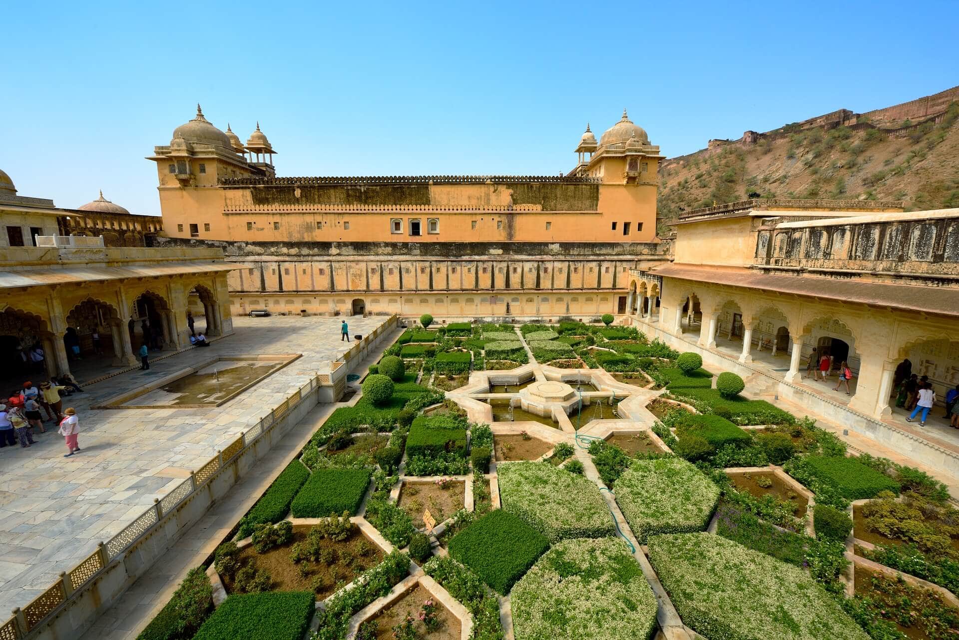 indien-rajsthan-rundreise-fuer-maenner-reisespezialist-gay-urlaub-jaipur-amber-fort