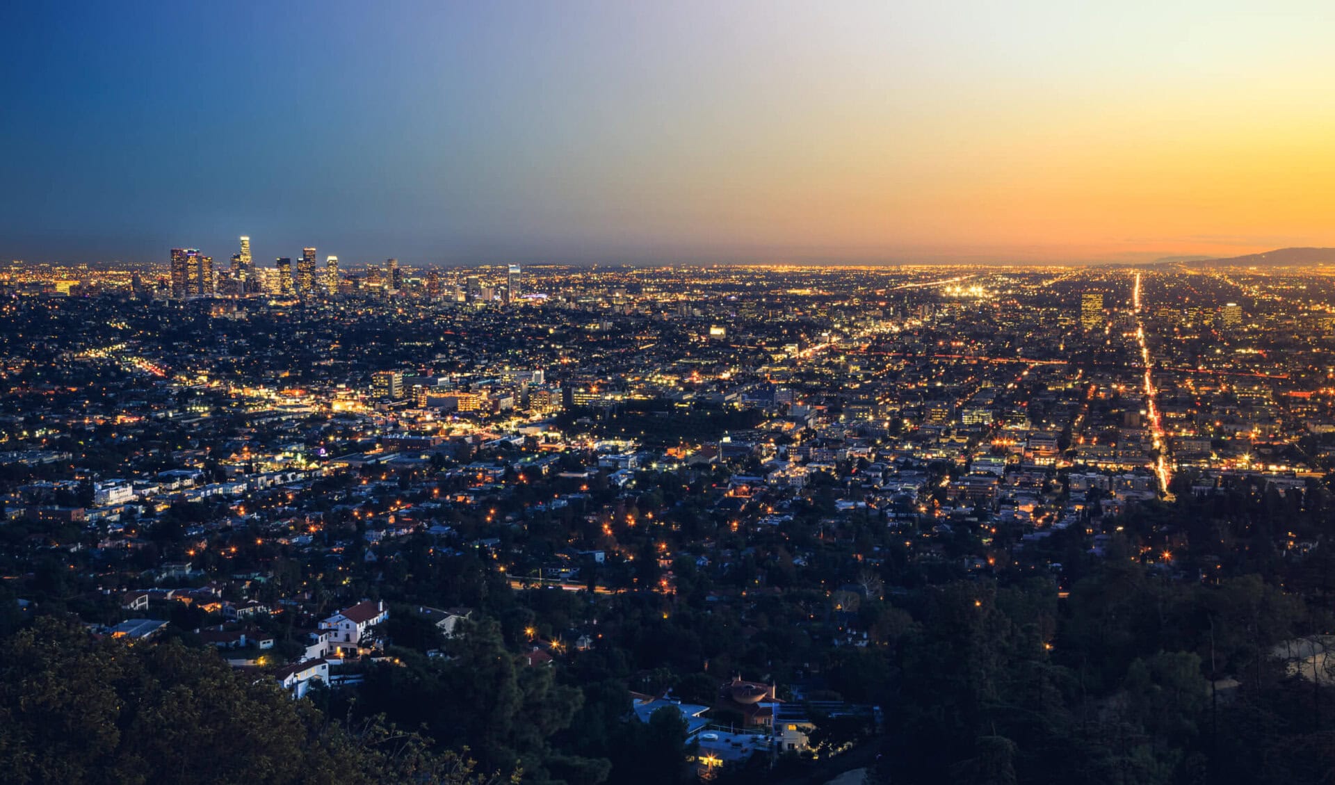 urlaub-gay-prides-los-angeles-skyline-night-lgbtqi-lichtermeer