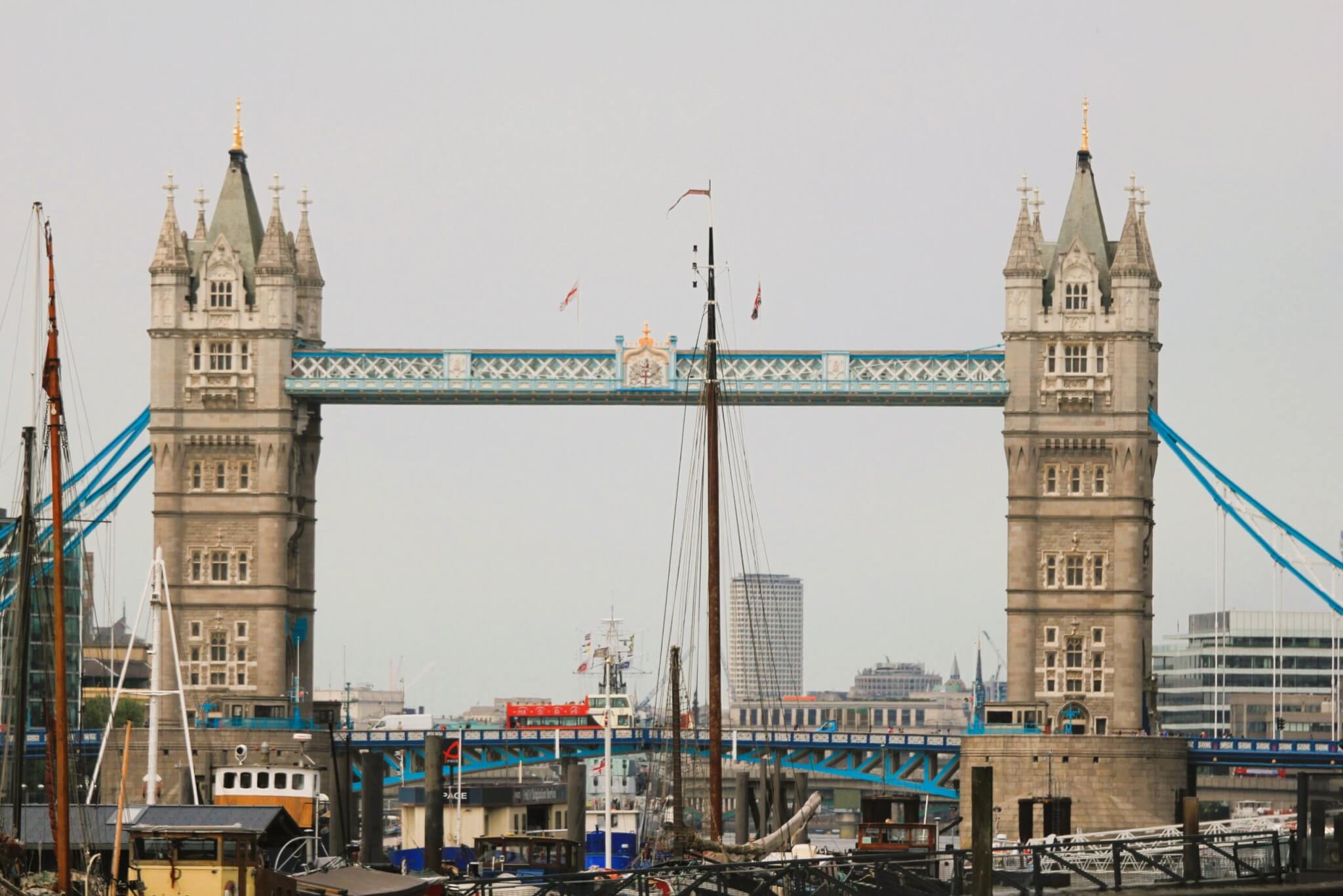 lgbtqia+-city-tower-bridge-gay-pride-london-river-themse