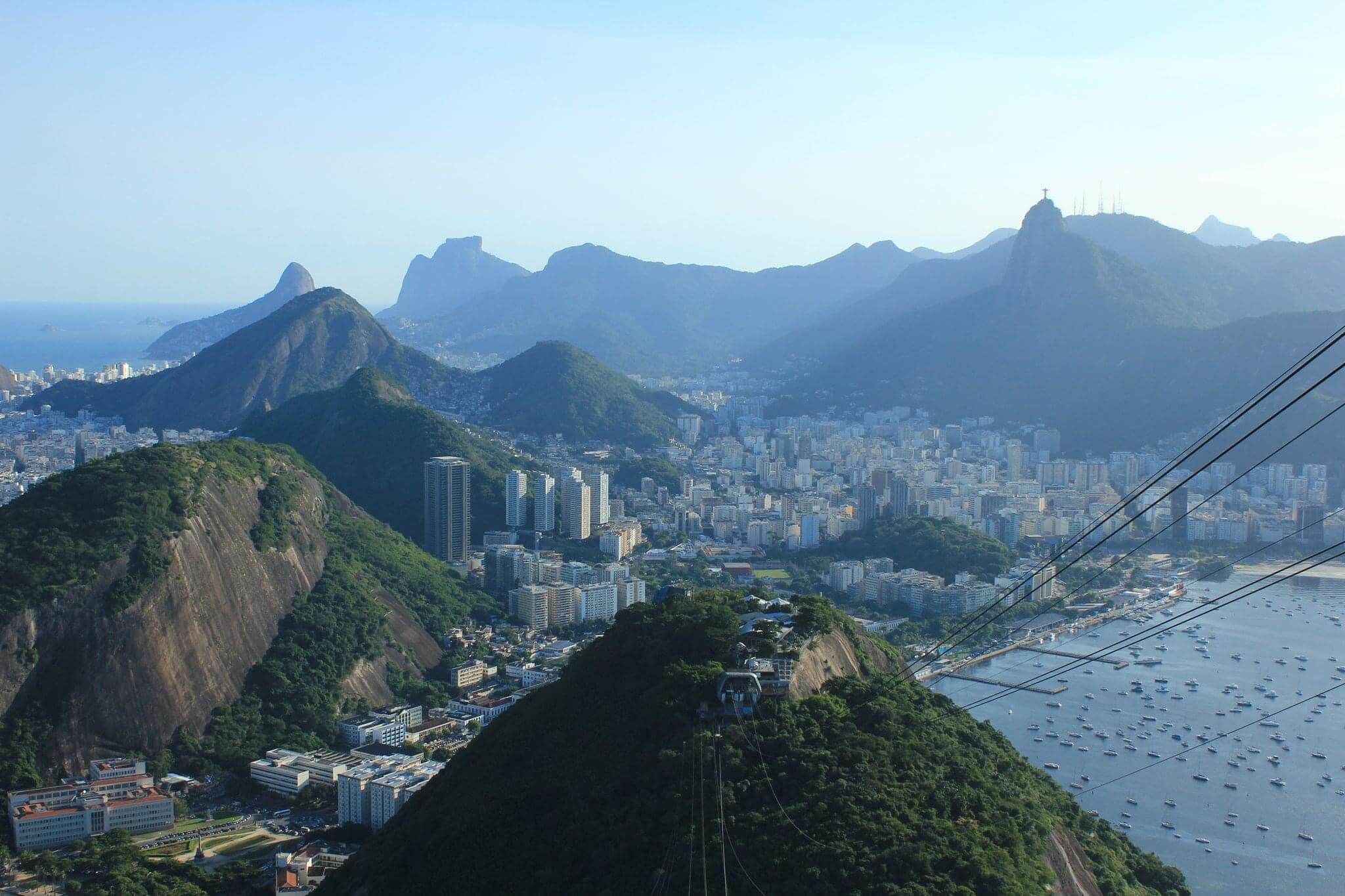 urlaub-meer-palmen-gay-pride-rio-de-janeiro-city-skyline-lgbtqi+