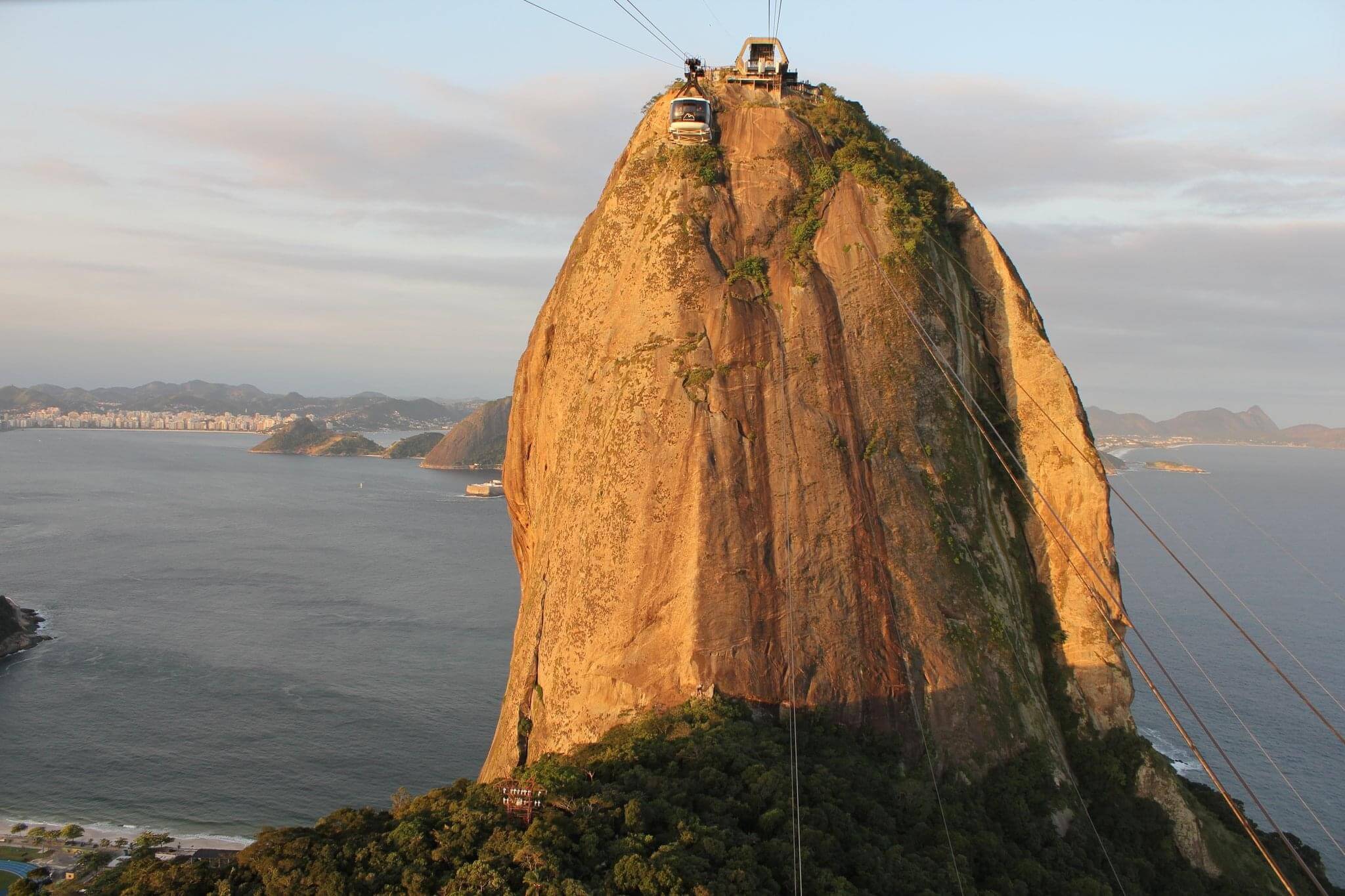 seilbahn-urlaub-brasilien-gay-pride-rio-de-janeiro-zuckerhut-lgbtqi+