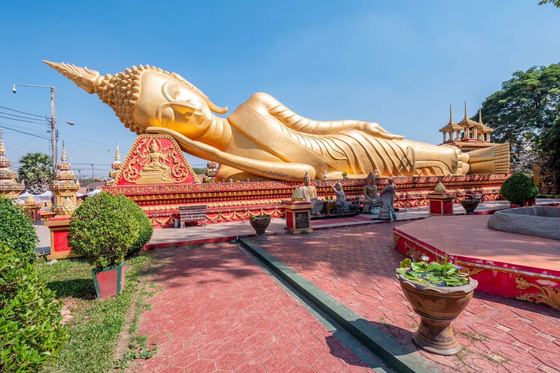 vientiane-buddha-gay-gruppenreise-laos-kambodscha-urlaub-suedostasien-pha-that-luang-liegender-buddha