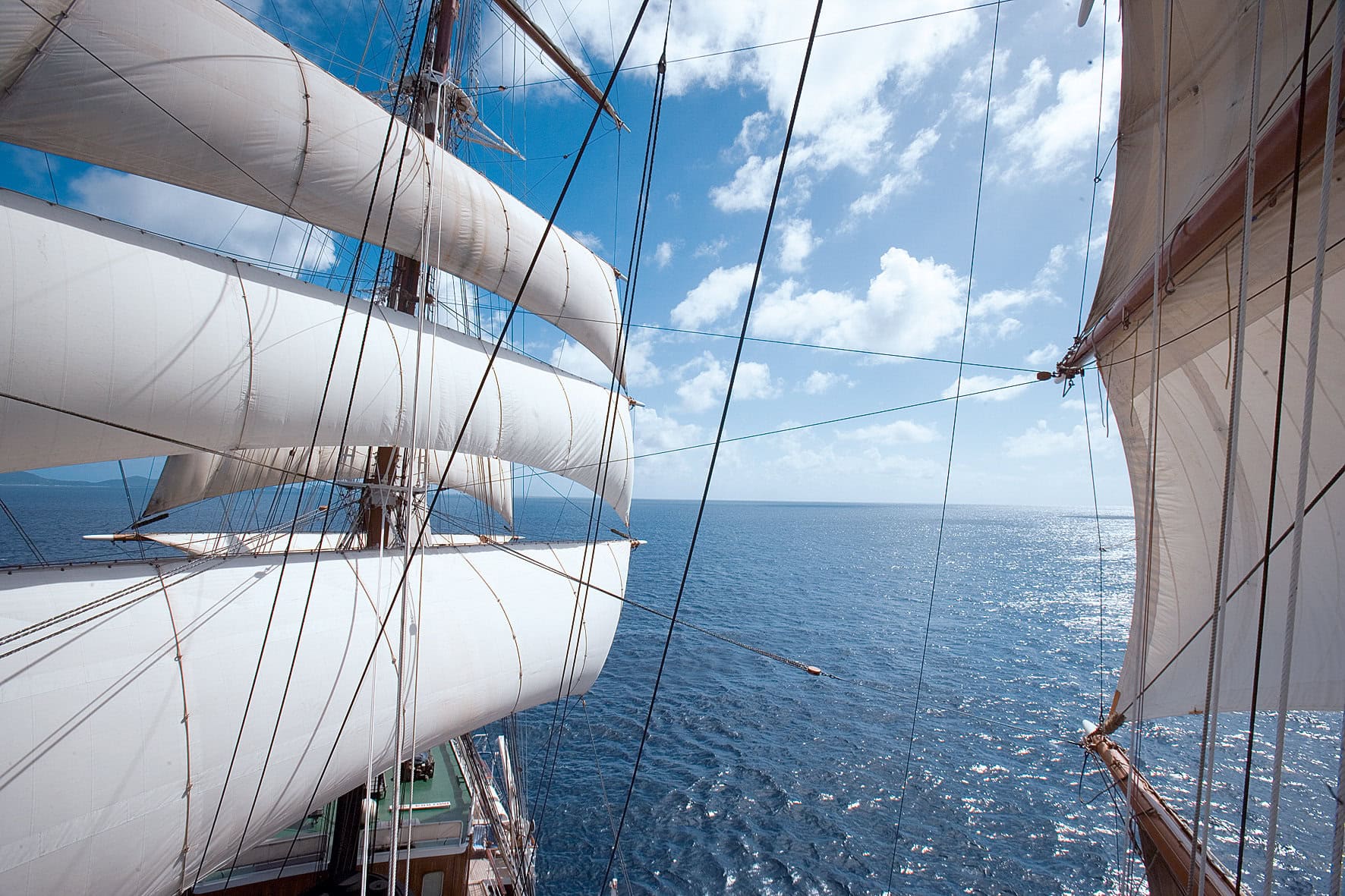 meer-luft-segel-gay-sea-cloud-bella-italia-urlaub-segeltoern-lgbtqia+-bord-sonne