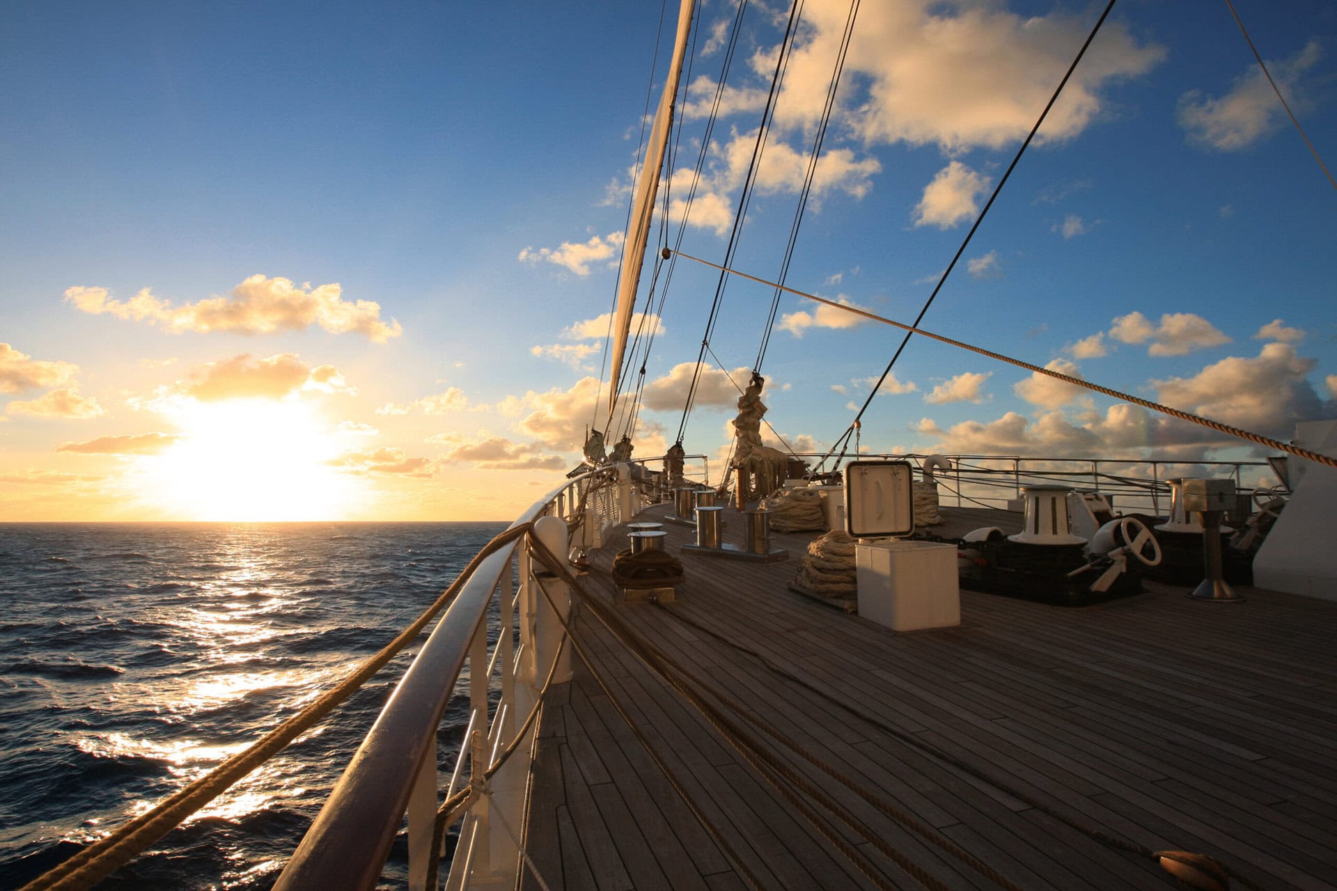 meeresluft-sonne-gay-sea-cloud-bella-italia-urlaub-segeltoern-lgbtqia+-bord-sonne