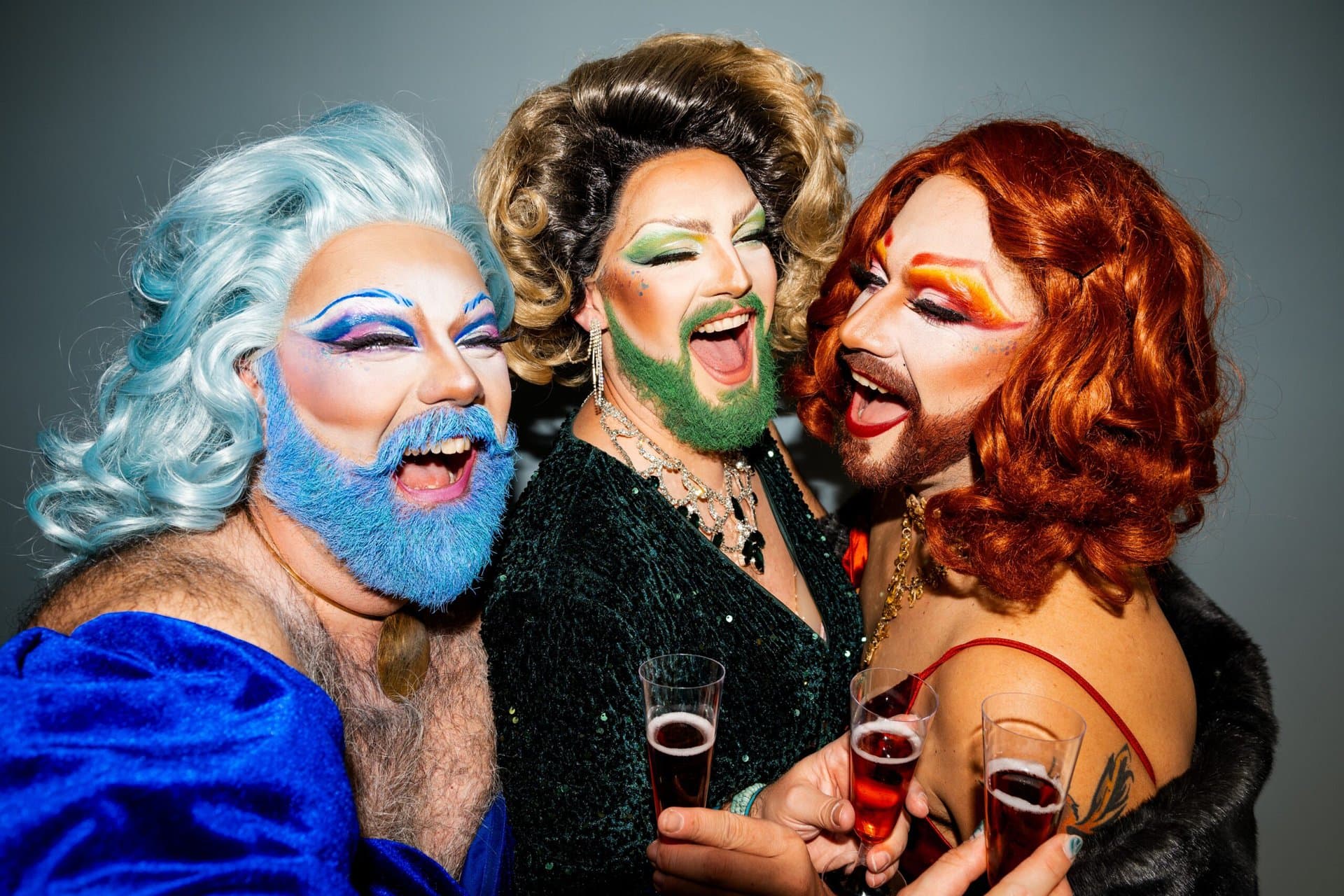 drag-queens-dressed-winter-pride-oesterreich-soelden-gaudi-gay-lgbtqia-fun-party-skifahren