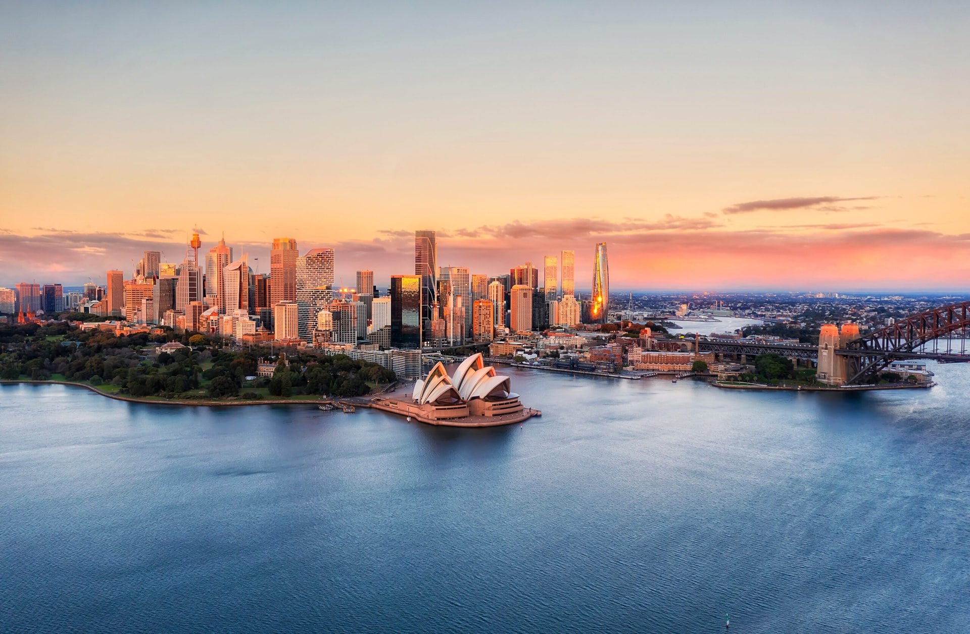 lgbtqia+-waterfront-architecture- sydney-pride-mardi-gras-skyline-gay-australien-lights