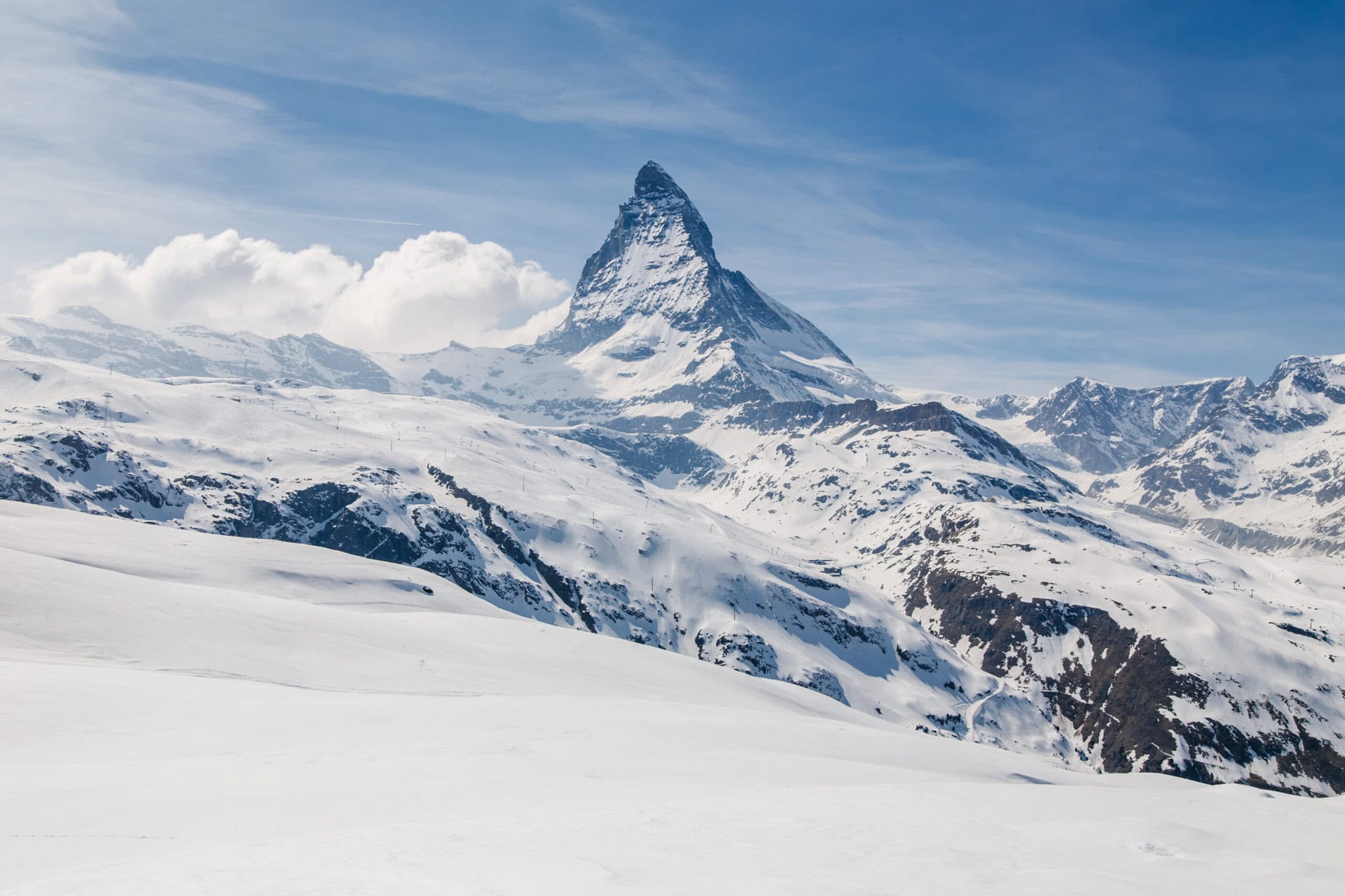 lgbtqia+-matterhorn-zermatt-switzerland-gay-reise-schweiz-landschaft-berg-schneewandern