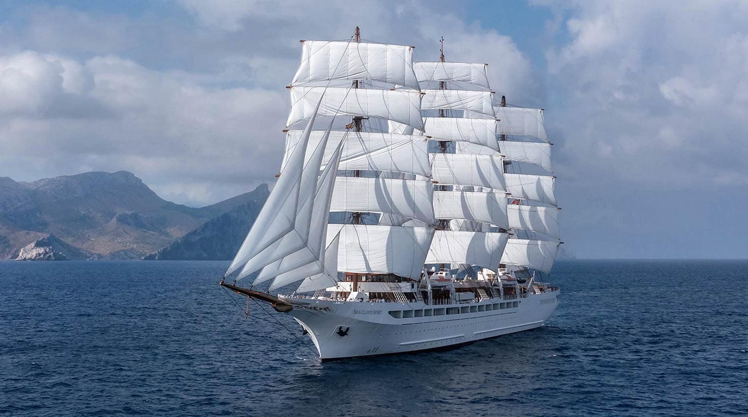 windjammererlebnis-lgbtqia+-gay-sea-cloud-spirit-cruises-schiff-frankreich-italien-mediterrane-küste-urlaub-reisen-kreuzfahrt