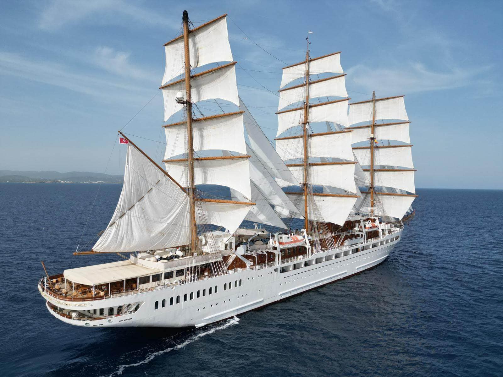 segeln-lgbtqia+-gay-sea-cloud-spirit-cruises-schiff-frankreich-italien-mediterrane-küste-urlaub-reisen-kreuzfahrt-windjammererlebnis