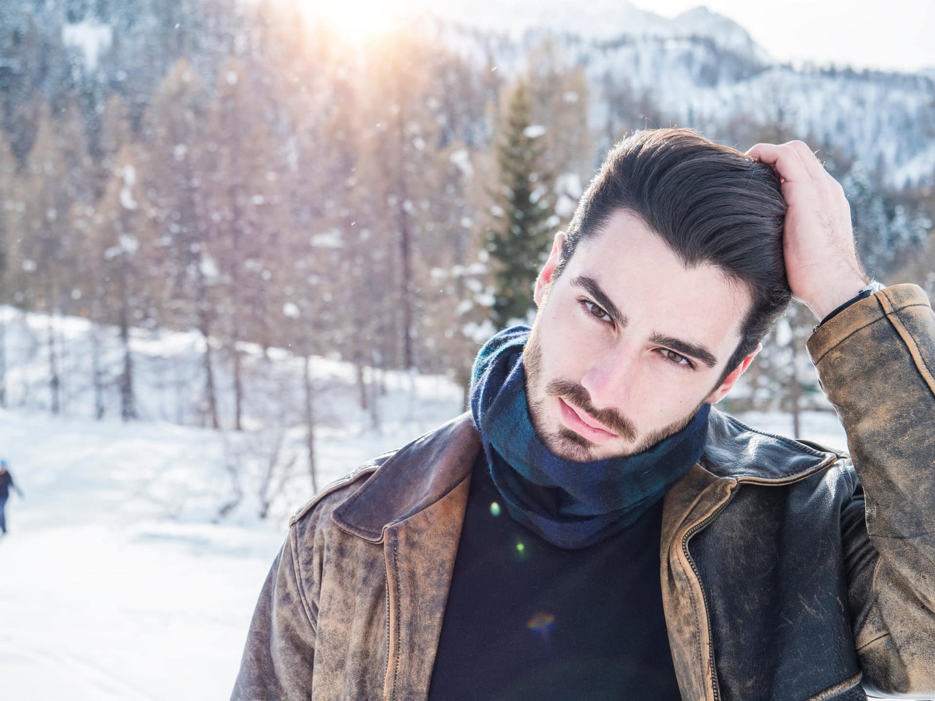 winter-reise-lgbtqia+-gay-urlaub-schweiz-gruppenreise-schnee-berge-davos-schlitten