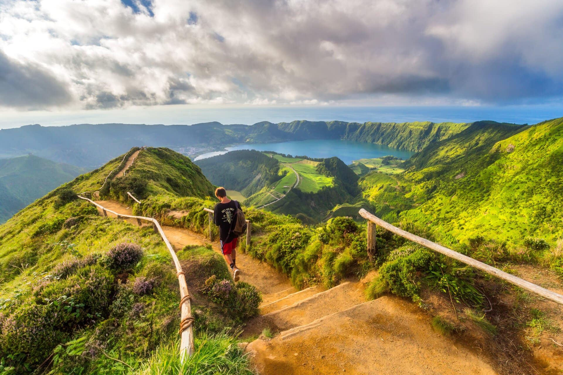 aussicht-sete-cidades-near-miradouro-da-grota-do-inferno-gay-reise-azoren-portugal-wanderung-urlaub-lgbtqia