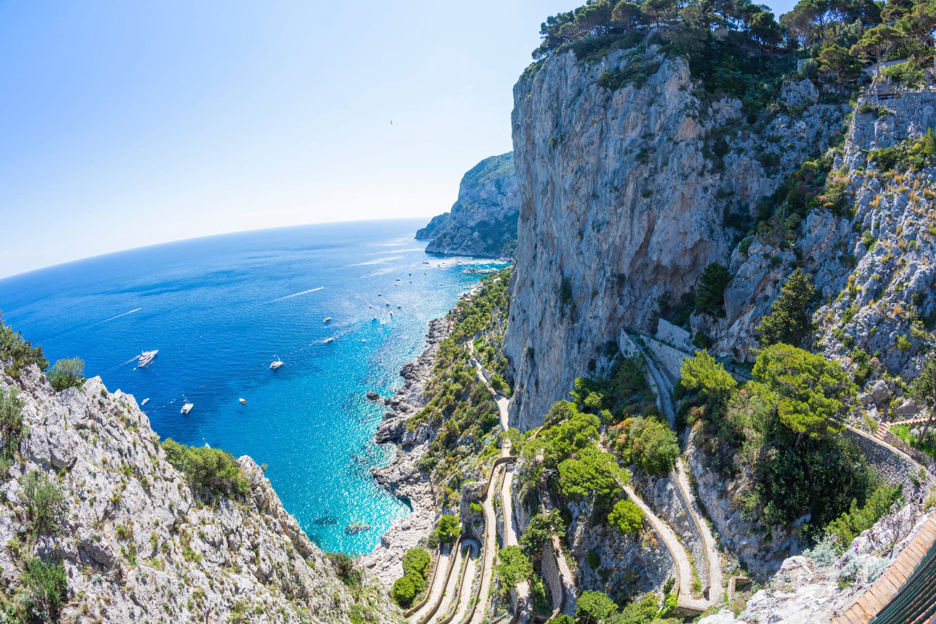 via-krupp-sunny-day-on-the-coast-gay-reise-capri-lgbtqia-urlaub-italien-sonne-meer-wandern-insel