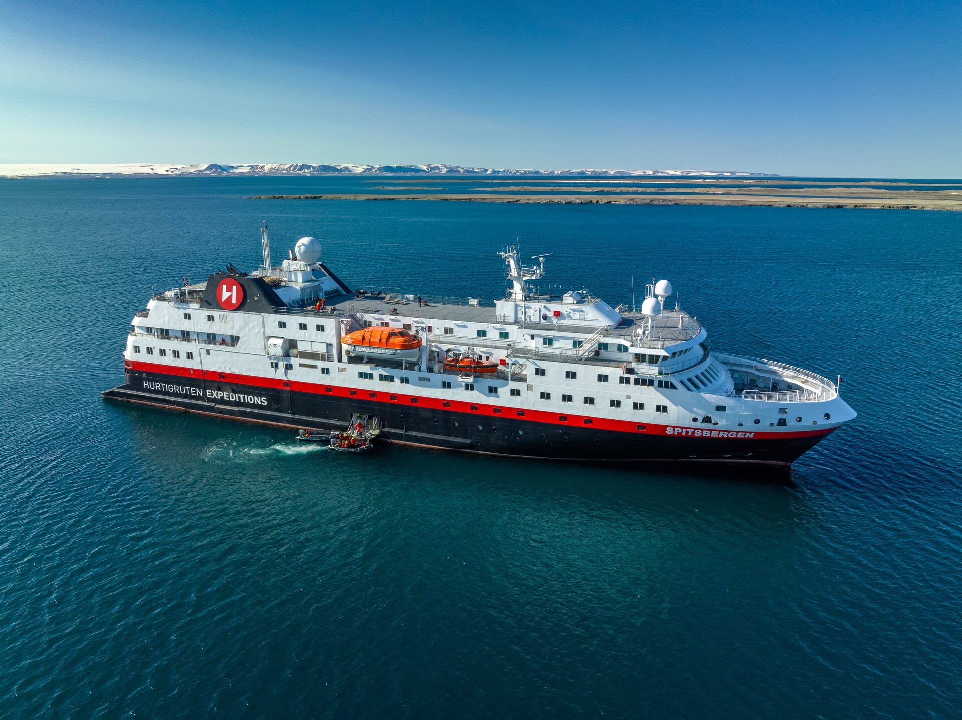 lgbtqia+-hurtigruten-ms-spitsbergen-gay-expedition-groenland-nordosten-fjord-kangertittivaq-fjordsystems-nationalpark