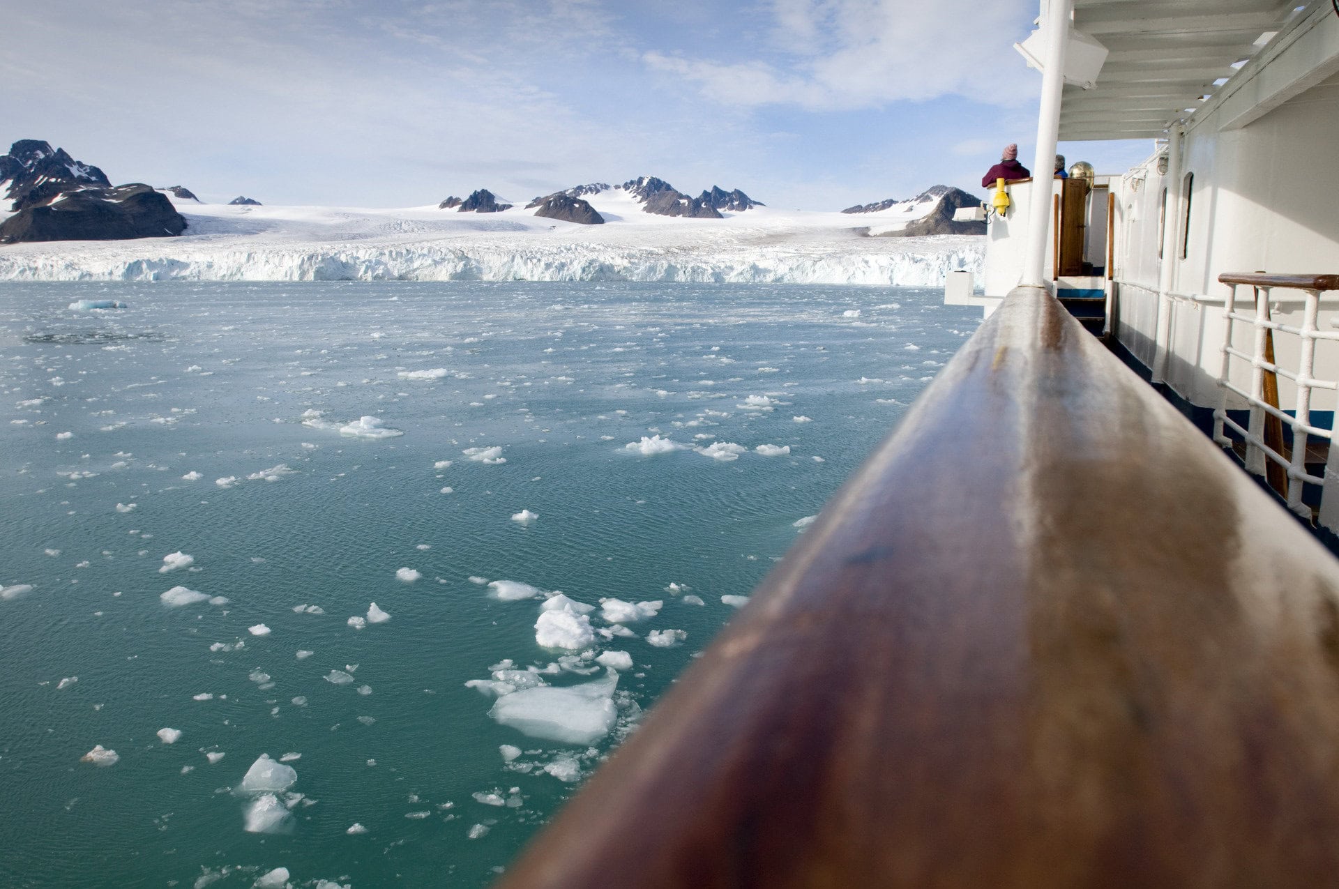 eis-meer-svalbard-hurtigruten-gay-reise-spitzbergen-polar-arktis-norwegen-lgbtqia+