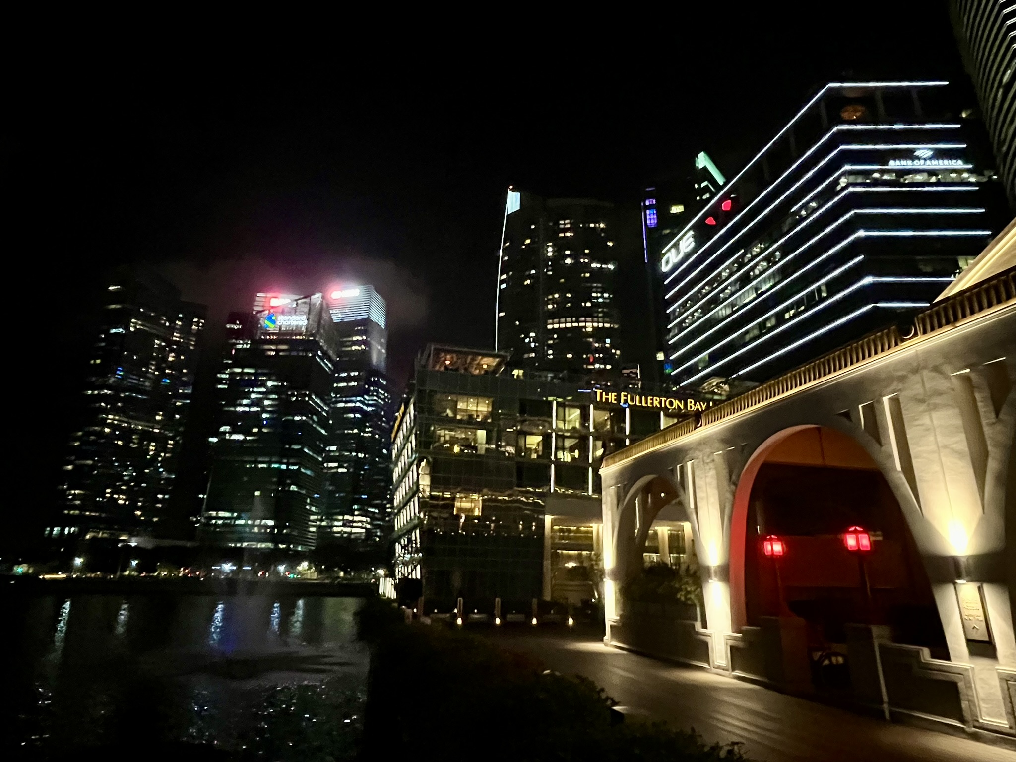 reise-singapur-reiseblog-indonesien-lgbtqia-urlaub-architektur-hafen-by-nacht