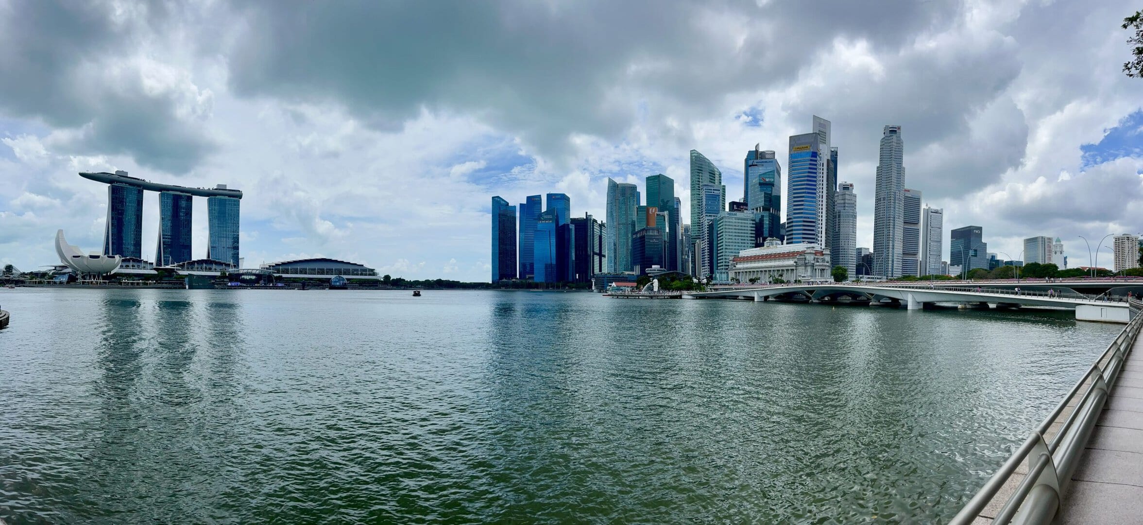 skyline-gay-reise-singapur-reiseblog-indonesien-lgbtqia+-urlaub-architektur-modern