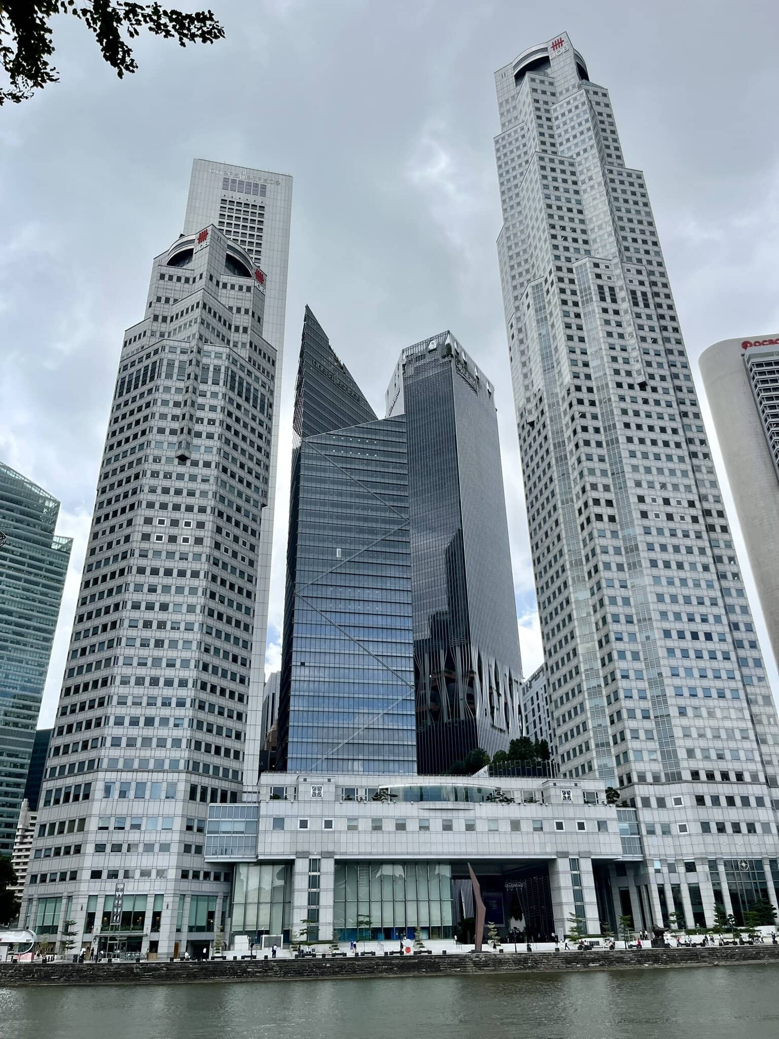 wolkenkratzer-gay-reise-singapur-reiseblog-indonesien-lgbtqia+-urlaub-architektur-modern